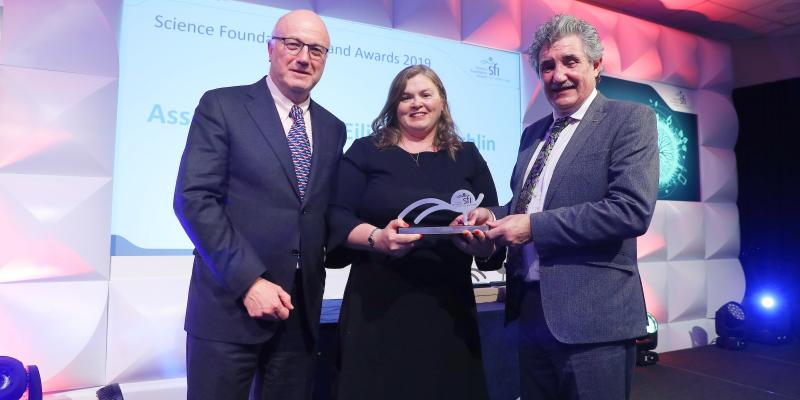 Dr Eilish McLoughlin receives an SFI Outstanding Contribution to STEM Communication award