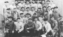 A group of Jehovah’s Witnesses after Their Liberation