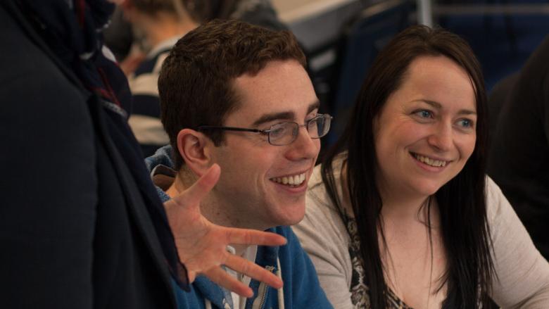 Comhaltachtaí Taighde ar fáil i Fiontar agus Scoil na Gaeilge