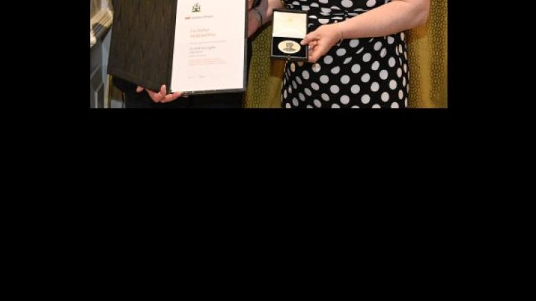 Dr. Eilish McLoughlin receiving the 2018 Lise Meitner Medal and Prize