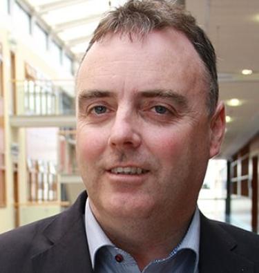 Prof Stephen Daniels