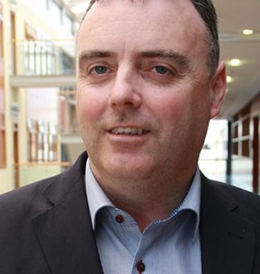 Prof Stephen Daniels