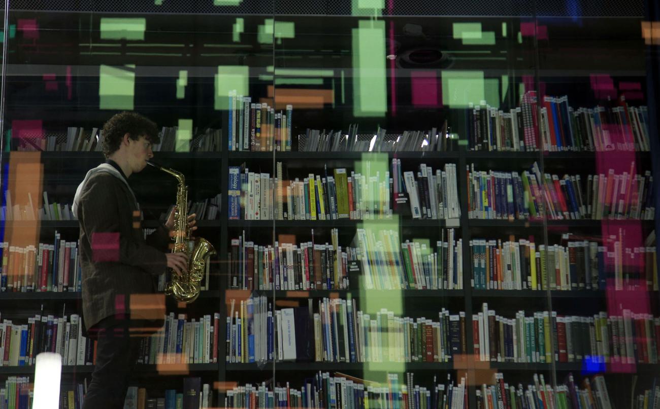 Man playing saxophone in Cregan Library