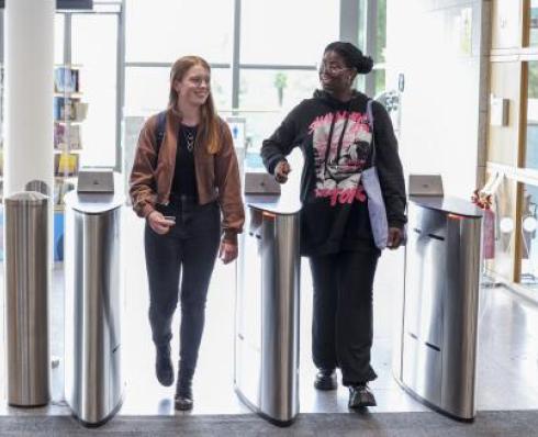 students entering O'Reilly library via the turnstiles at reception