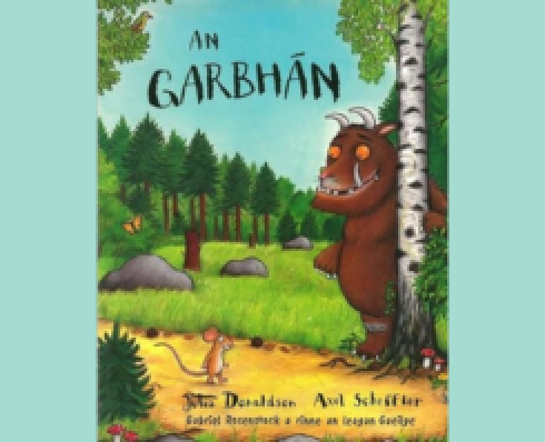Graphic of a monster looking at a mouse above the text Julia Donaldson, Axel Scheffler, Gabriel Rosenstock a rinne an leagan Gaeilge