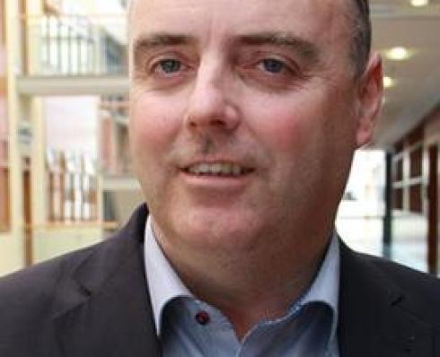 Prof Stephen Daniels