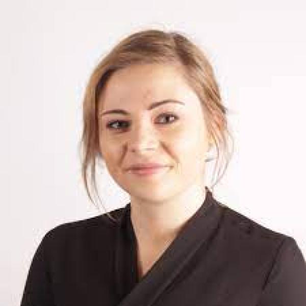 Dr. Roisin Lyons