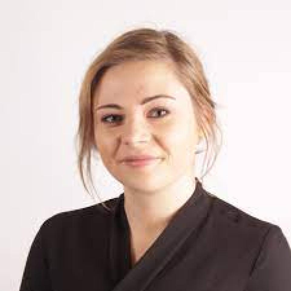 Dr. Roisin Lyons