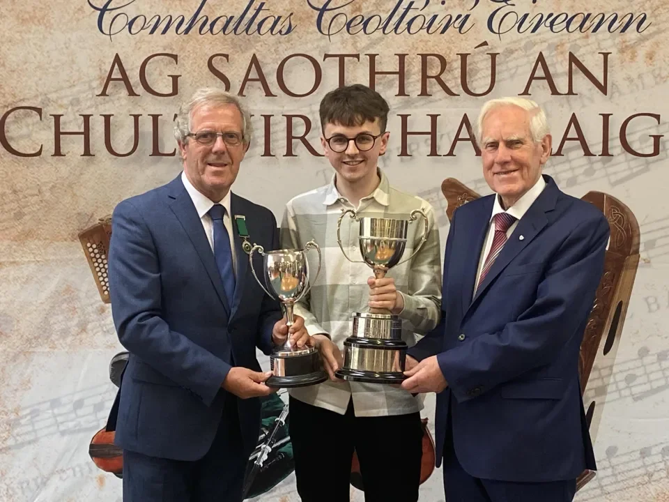 Pictured here with the Director of Comhaltas: Labhrás Ó Murchú and the President of Comhaltas Ceoltoirí Éireann: Éamonn Ó hArgáin
