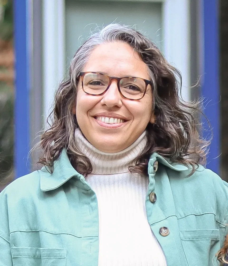 Dr. Victoria Gomez