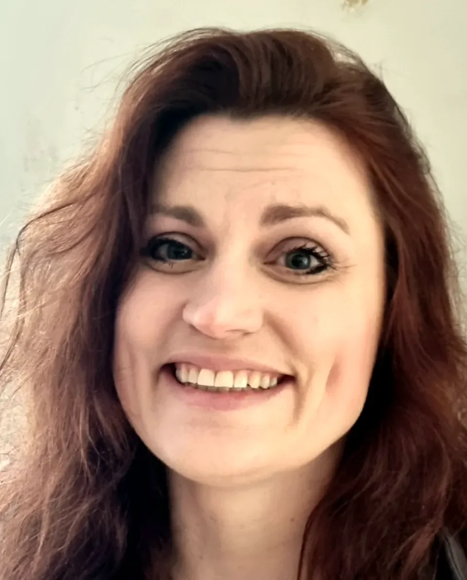 Headshot of Dr Wendy Ross