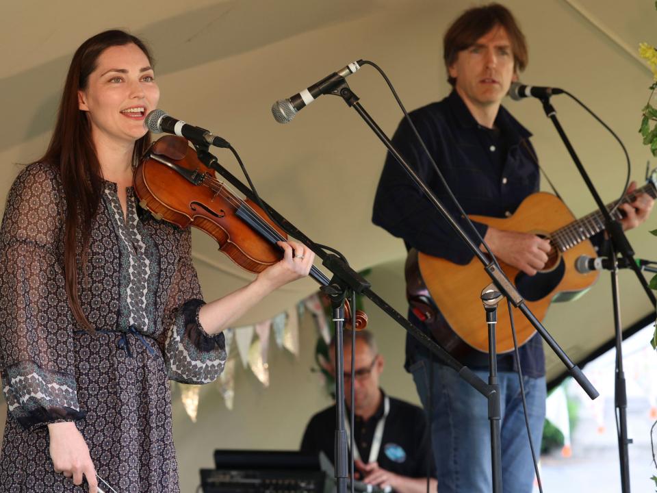 Musicians Zoë Conway & John McIntyre