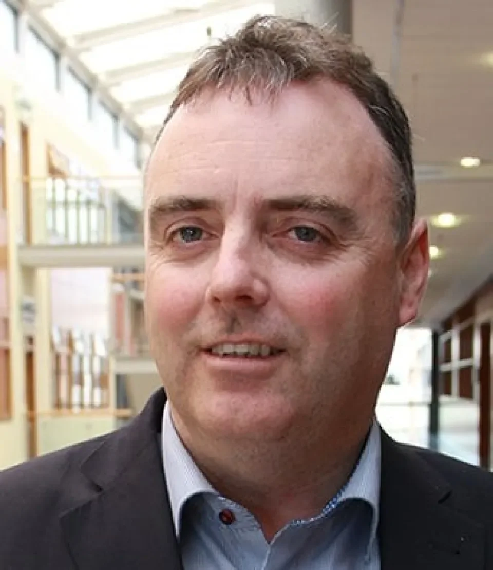 Prof Stephen Daniels