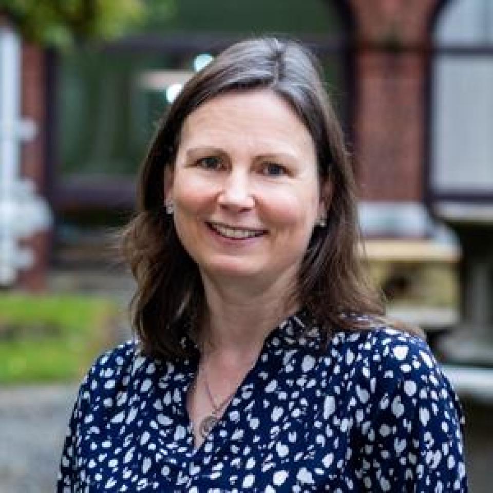 Dr Ruth McManus