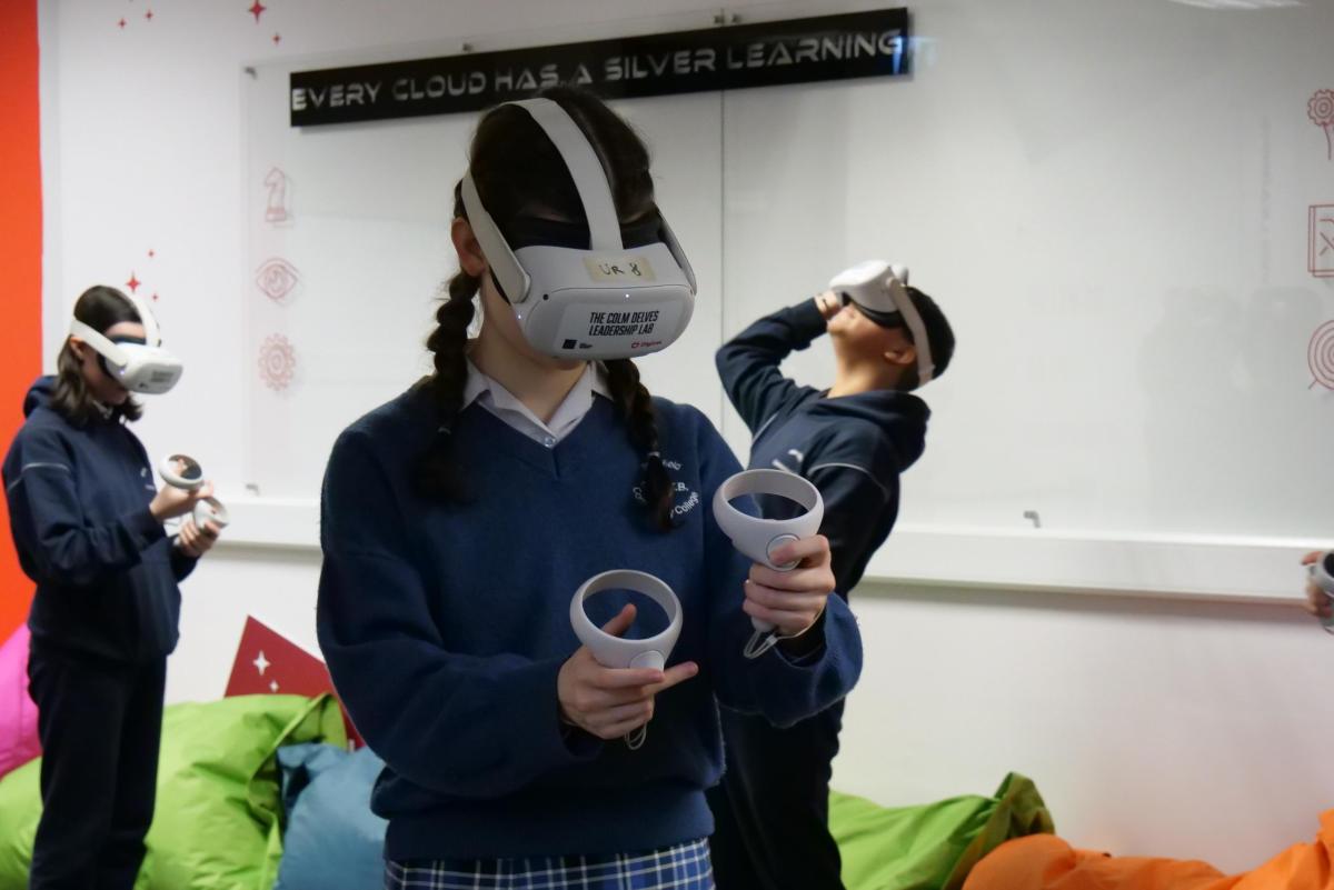 Students using VR headsets 
