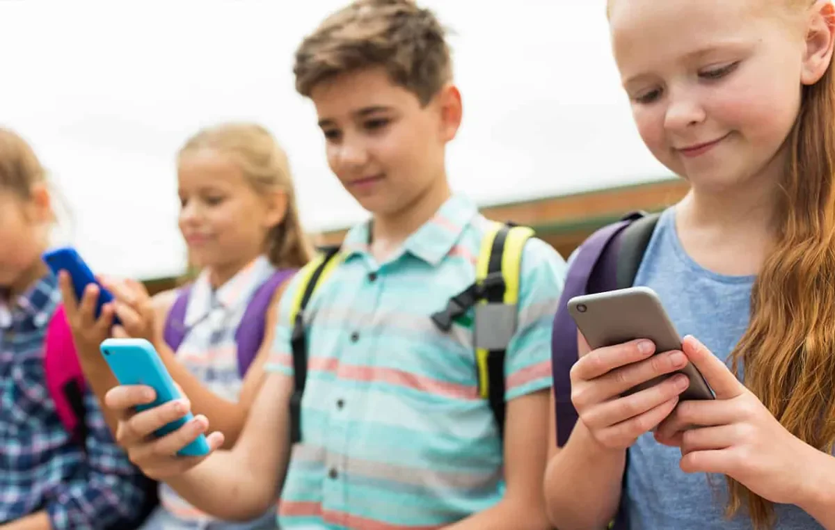 Smartphone Bans in Primary and Post-Primary Schools in Ireland: A Qualitative Investigation