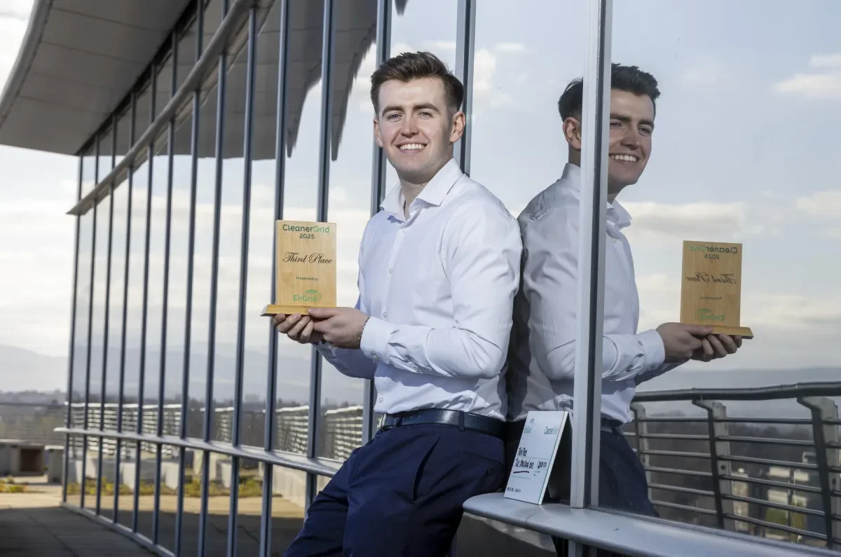 DCU mechanical and sustainability engineering student, Jarlaith Brady claims €2,000 prize following success at EirGrid’s CleanerGrid Competition.