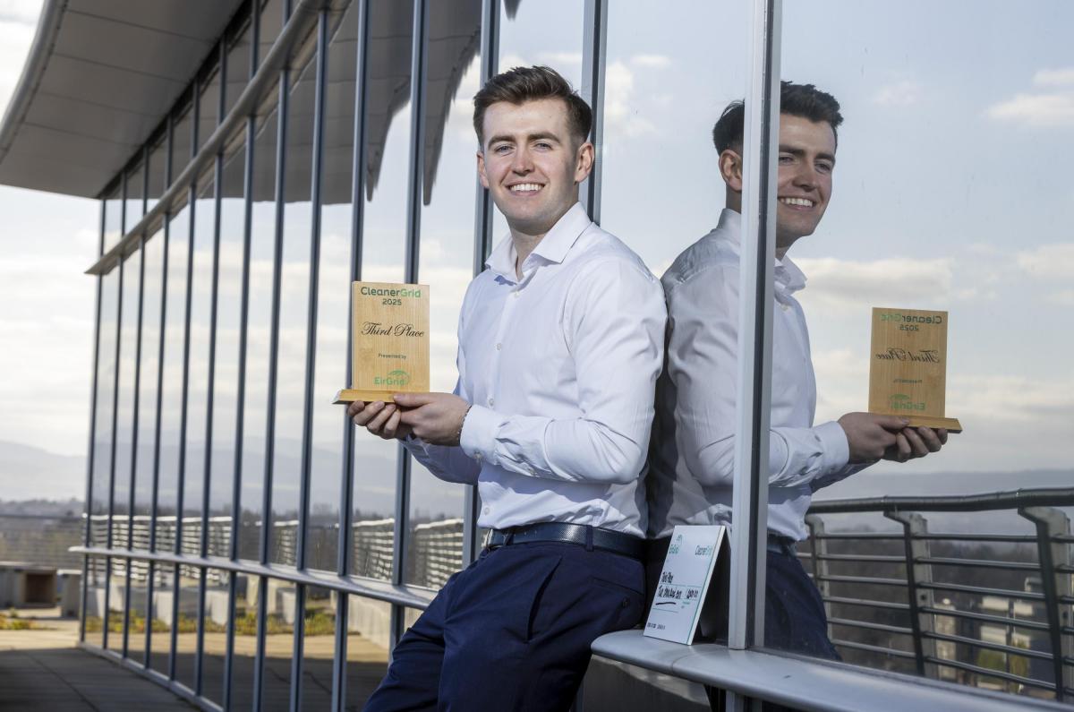 DCU mechanical and sustainability engineering student, Jarlaith Brady claims €2,000 prize following success at EirGrid’s CleanerGrid Competition.