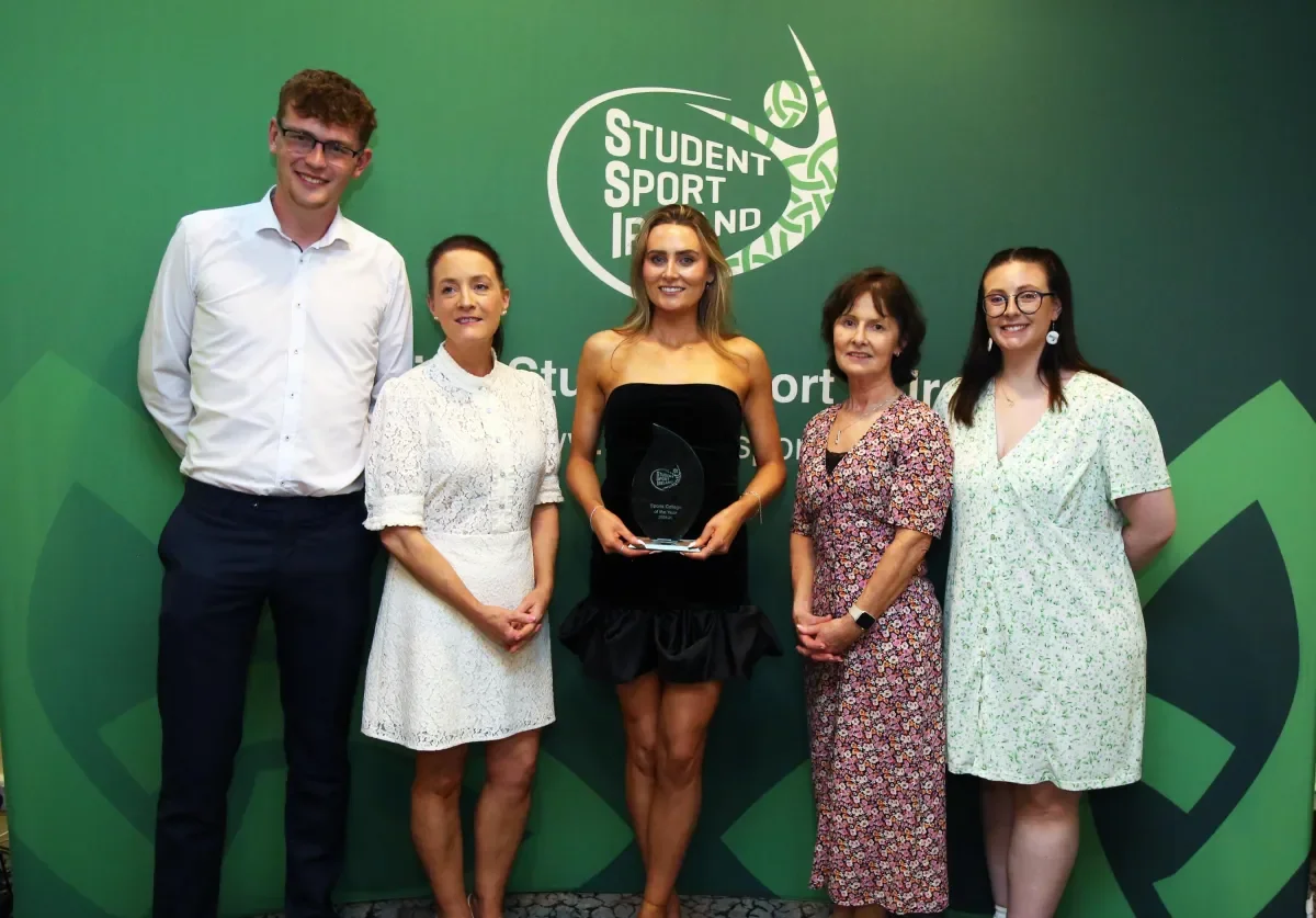 Barry Clavin, Molly Moran, Yvonne McGowan accepting Student Sport Ireland Sports College of the Year Award