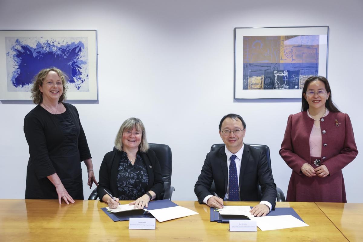 L-R: Prof Lisa Looney, Dr Jennifer Bruton, Prof Ni Binbin, Dr Zhao Xuemei