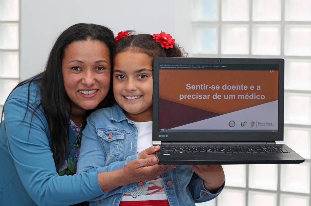  woman and child holding a laptop.