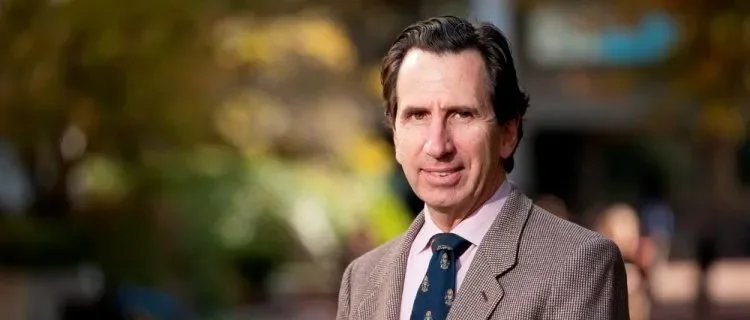 Dr. Justin Craig