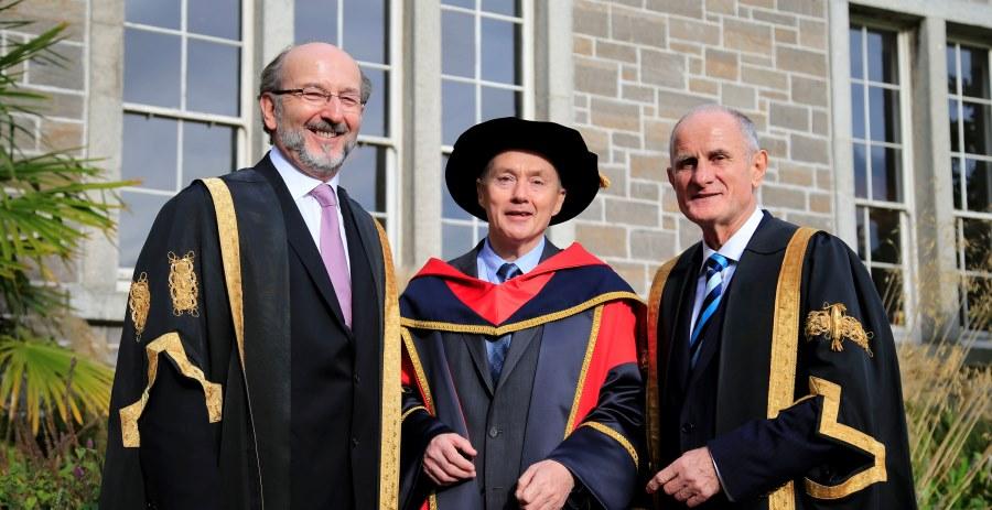 DCU honours leading airline executive Willie Walsh