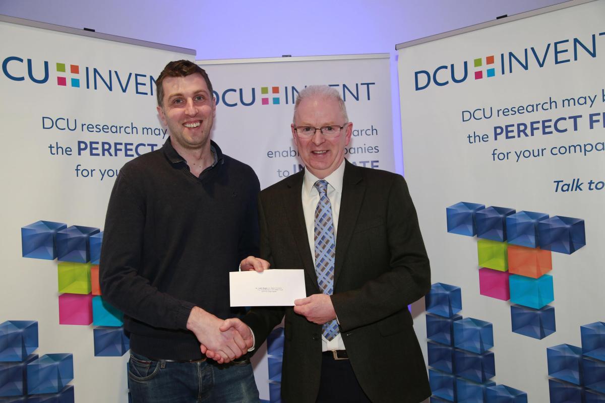 Dr Rob O'Connor receiving his award from Prof. Greg Hughes - Director of Invent