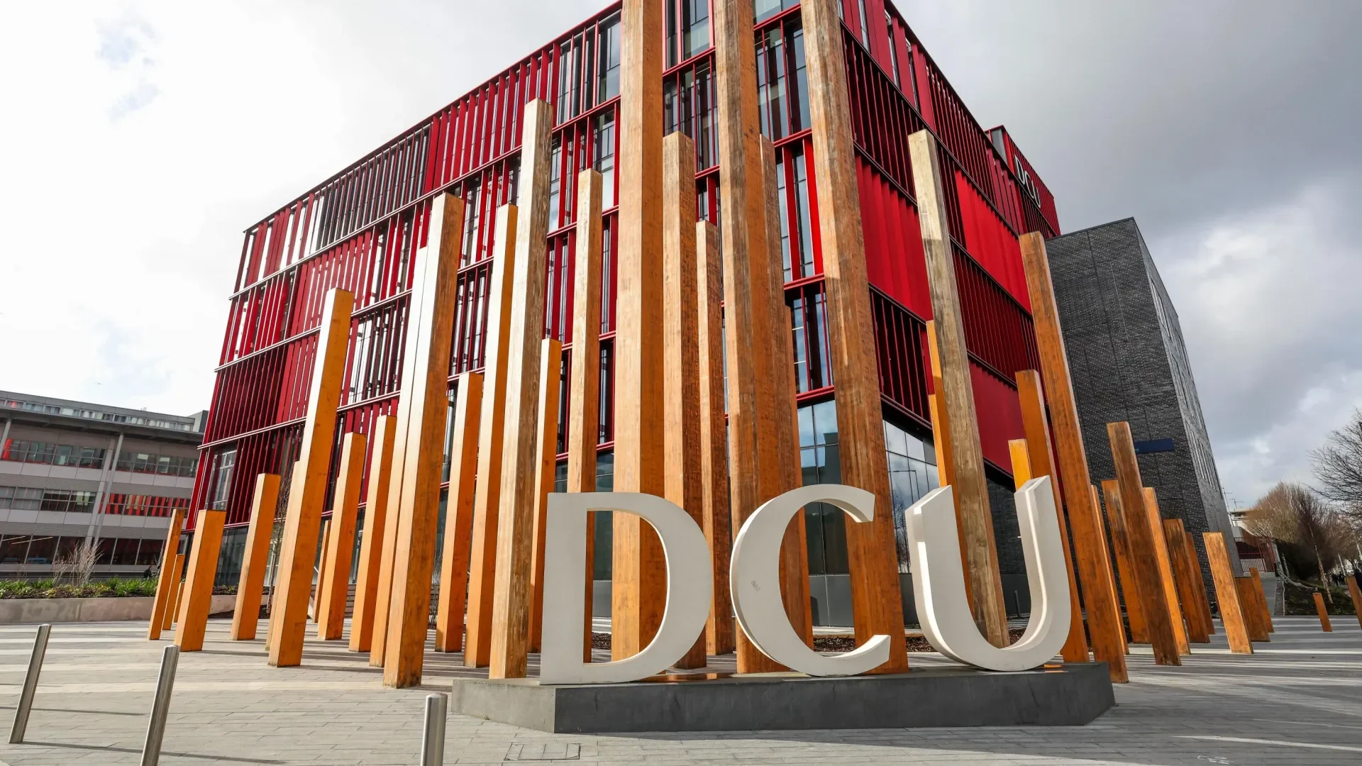 Shows DCU letters outside polaris