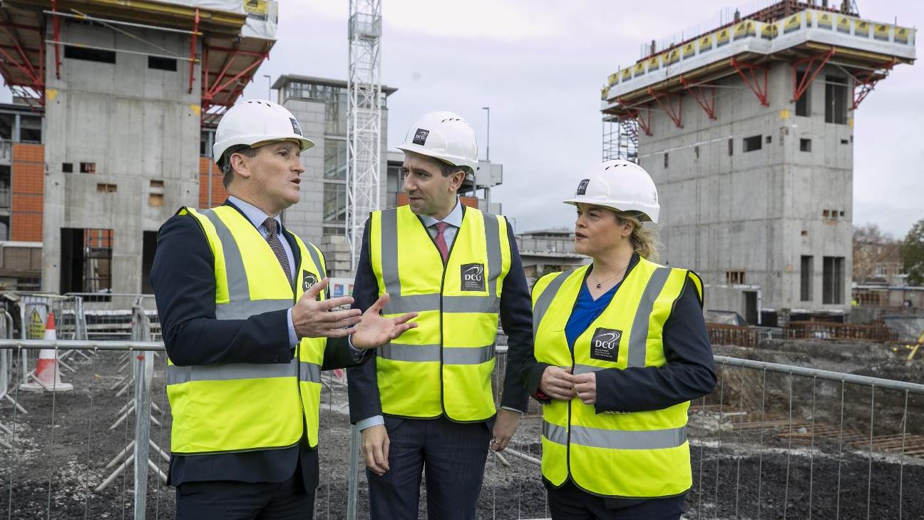 Minister for Further and Higher Education, Simon Harris, joined Chief Operations Officer, Declan Raftery and Céline Crawford, Director of Communications and Marketing with members of the construction team to officially launch the Polaris building
