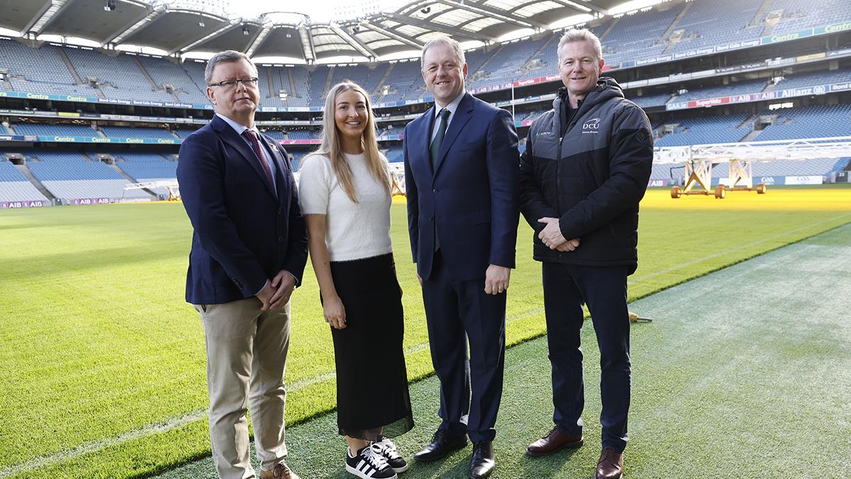 Uachtarán an Cumann Camógaíochta Brian Molloy; Sophie Cotter, who plays for Naomh Mearnóg and studies at DCU; Thomas Byrne TD, Minister of State for Sport, Physical Education and the Gaeltacht; and DCU Director of Sport James Galvin. 