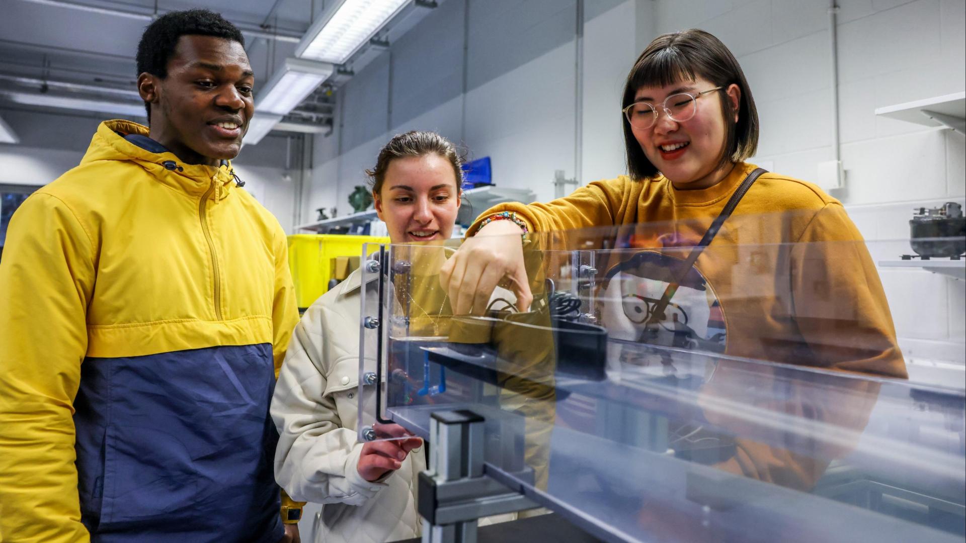 Students use equipment in engineering lab