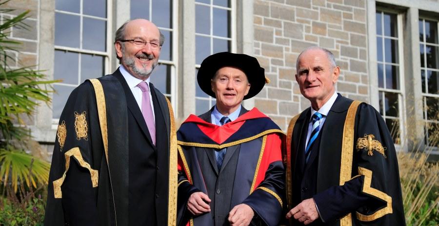 DCU honours leading airline executive Willie Walsh 